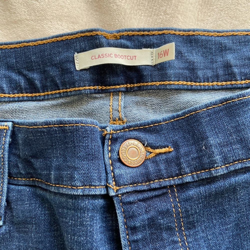 Levi’s boot cut jeans